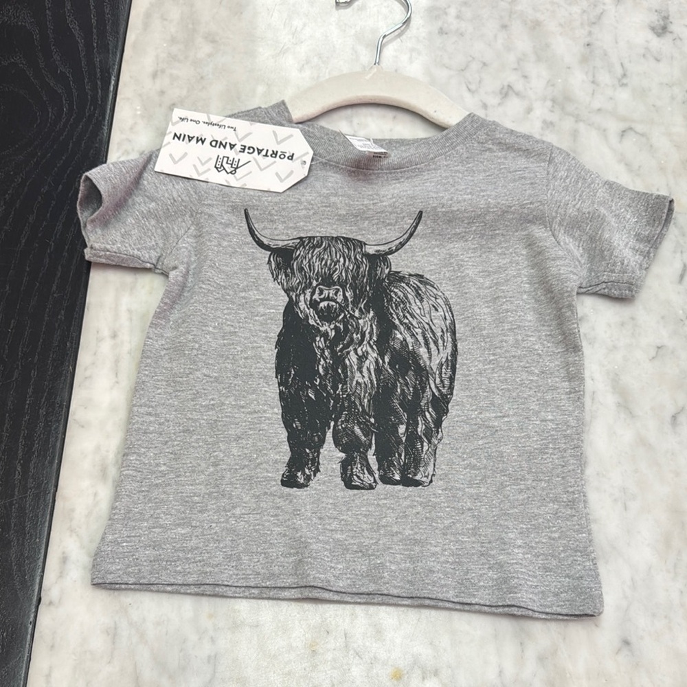 Gray Short Sleeve Tee with Highland Cow Design